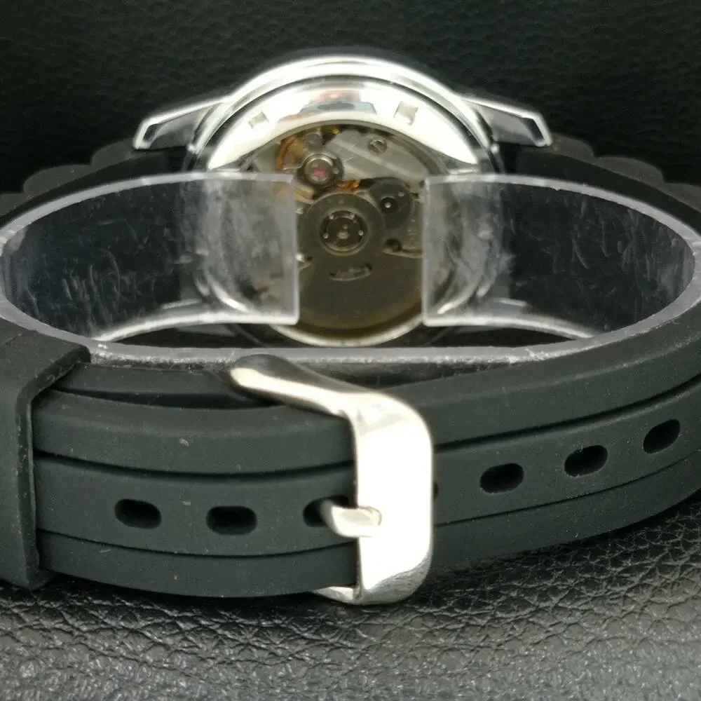 Vintage 1973 Seiko Automatic Mens Silver Watch W/daydate & White accents
